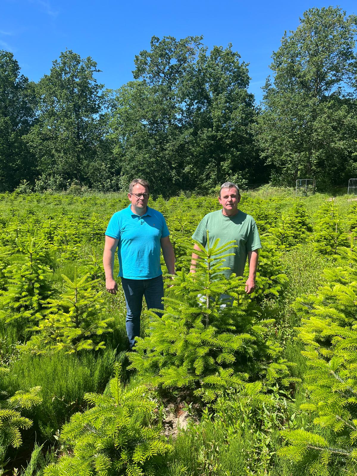 Kaisertanne Service Team auf der Plantage